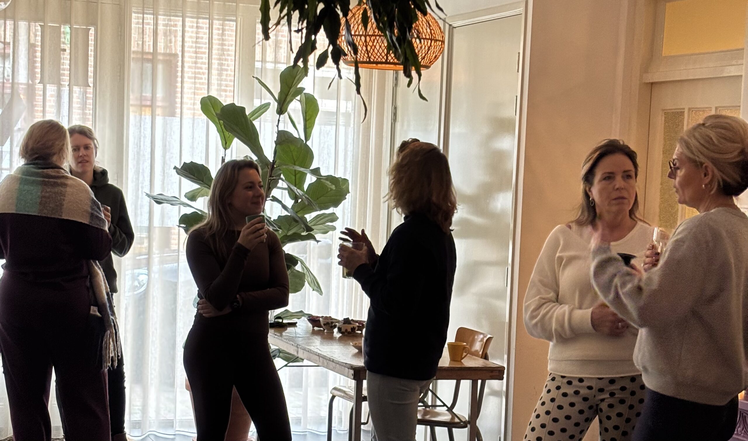 MOMENTUM Lounge Midlife Group